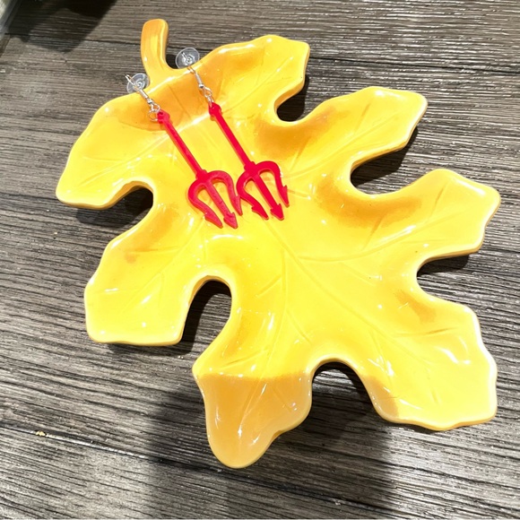 Halloween costume Jewelry 😈 Red Devil Fork Earrings Brand New Two Inches Long - Picture 2 of 5